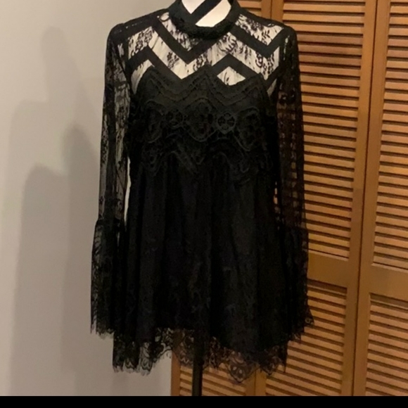 **SOLD**Entro black lace crochet trim bell sleeve top NWT - Picture 8 of 12
